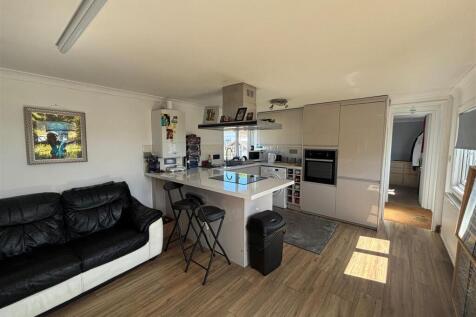 Kitchen 1.jpg