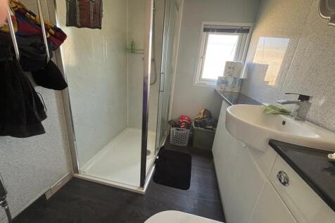 Bathroom 2.jpg
