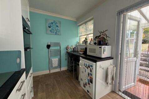 kitchen...jpg