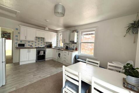 kitchen 4.jpg