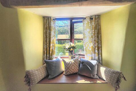 Bedroom 1 Window Seat