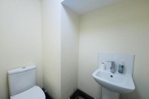 Cloakroom/wc