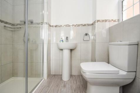 Eden House - En-Suite.jpg