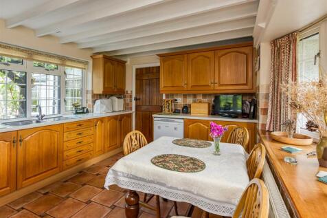 Rose Cottage-kitchen1a.jpg