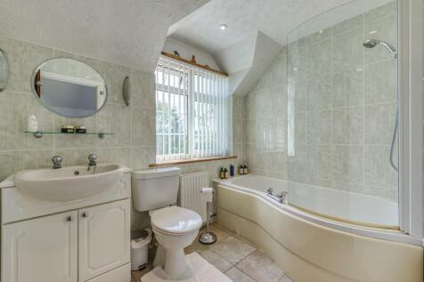 Rose Cottage-bathroom1.jpg
