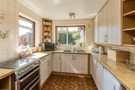 20 Chestnut Drive-kitchen2.jpg