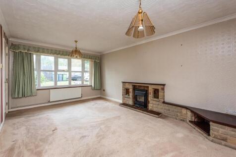 20 Chestnut Drive-Living Room (2).jpg