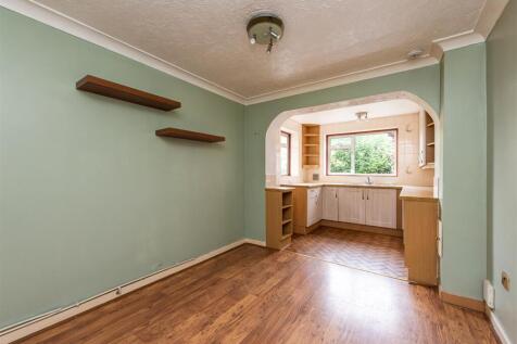 20 Chestnut Drive-Kitchen (2).jpg