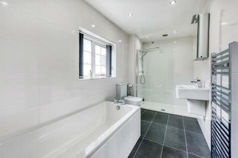 3 Greenhill Court-bathroom.jpg