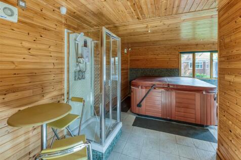 3 Greenhill Court-summerhouse3.jpg