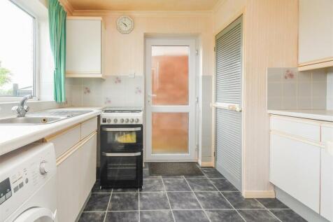 16 Woodlands Road - Kitchen.jpg