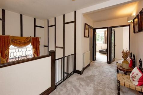 The Squirrels, 27 Stourbridge Road-Landing.jpg
