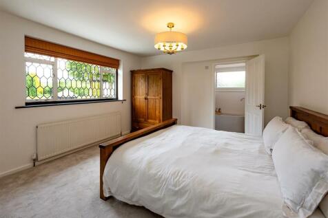 The Squirrels, 27 Stourbridge Road-bed1a.jpg