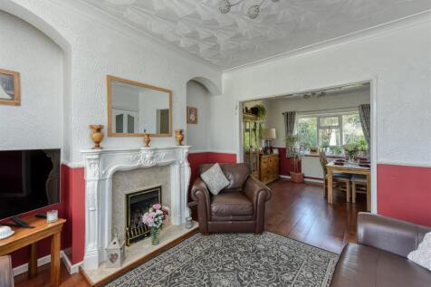 152 Fairview Road-living2 APR25.jpg