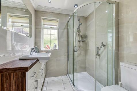 Holly Trees Lodge-En suite.jpg