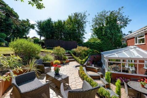 3 High Meadows-garden2.jpg
