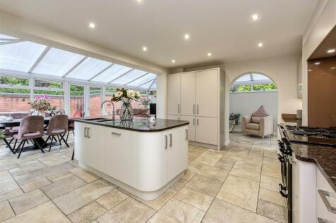3 High Meadows-kitchen1.jpg