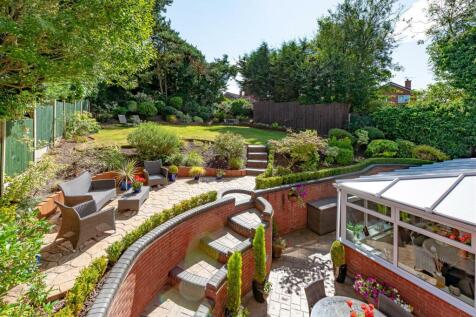 3 High Meadows-garden1.jpg