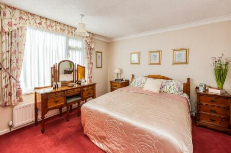 Bedroom 1.jpg