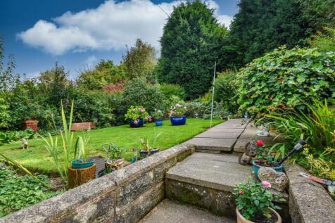10 Waverley Crescent - Garden (2).jpg