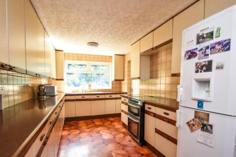 10 Waverley Crescent - Kitchen.jpg
