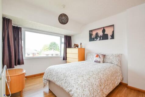 10 Waverley Crescent - Bedroom 1.jpg