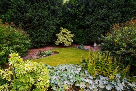 10 Waverley Crescent - Garden.jpg