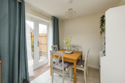 2 Lickey Close-Kitchen C.jpg