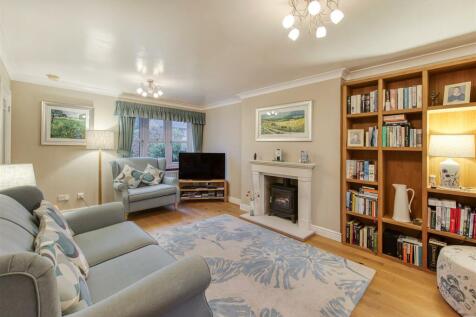 41 Penleigh Gardens-living1 RE.jpg