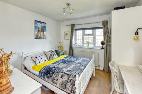 48 Van Diemans Road-bed2.jpg