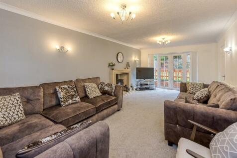6 Redmoor Gardens-Living Room B.jpg