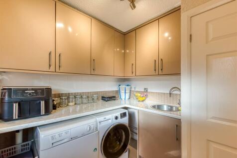 6 Redmoor Gardens-Utility.jpg