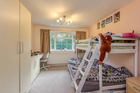 6 Redmoor Gardens-Bedroom 2.jpg