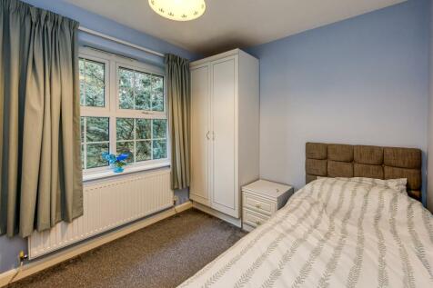 6 Redmoor Gardens-Bedroom 4.jpg