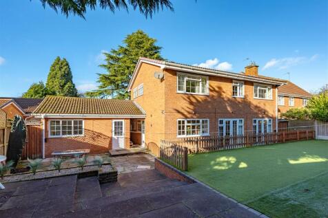 6 Redmoor Gardens-External 2.jpg