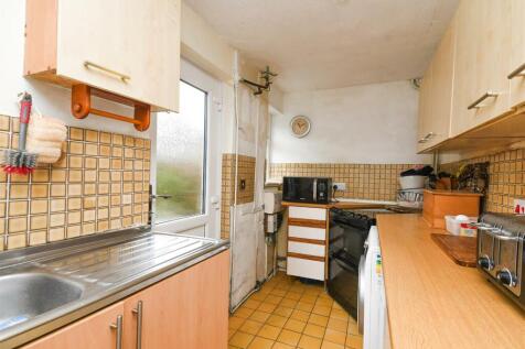 74 Meadow Lane - Kitchen (2).jpg
