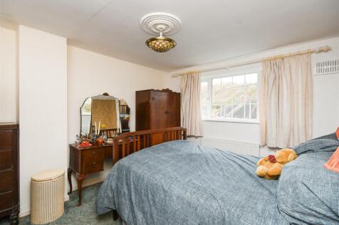 74 Meadow Lane - Double Bedroom 1.jpg