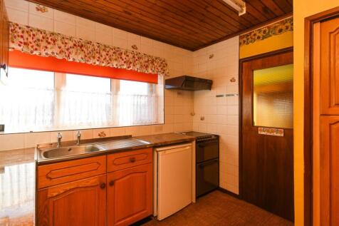 9 Balmoral Drive - Kitchen.jpg