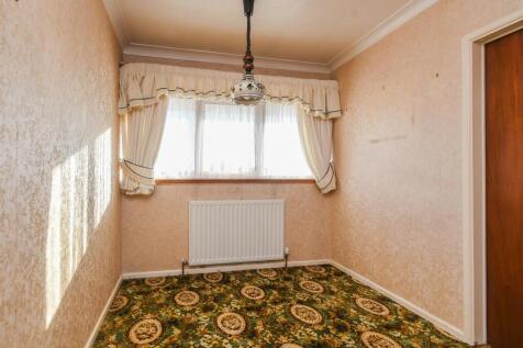 9 Balmoral Drive - Dining Area.jpg