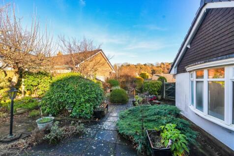 9 Balmoral Drive - Garden.jpg