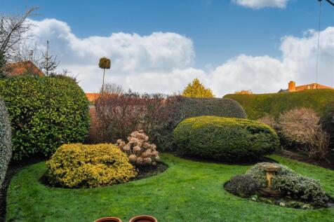 2 Green Acres - Garden.jpg