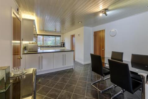 Coppins-kitchen3.jpg
