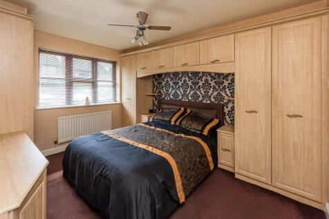 57 Penleigh Gardens-Bedroom1.jpg