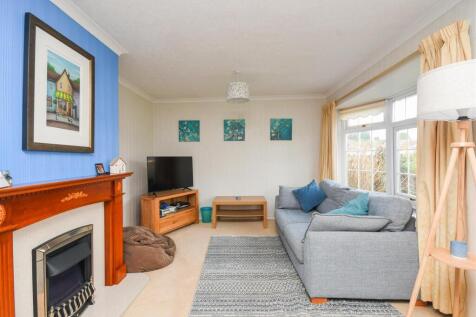2 Reynolds Close - Sitting Room.jpg