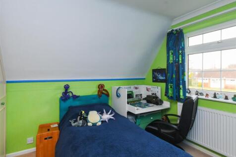 2 Reynolds Close - Bedroom 2.jpg