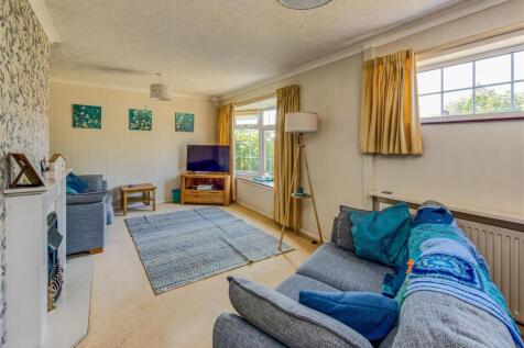 2 Reynolds Close-AUG25-4.jpg
