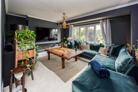 82 Station Road-Lounge A.jpg