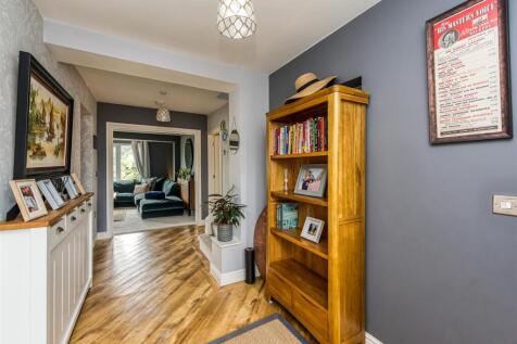 82 Station Road-Hall B.jpg