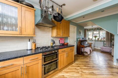82 Station Road-Kitchen B.jpg