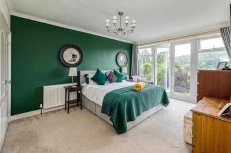 82 Station Road-Bedroom 1.jpg